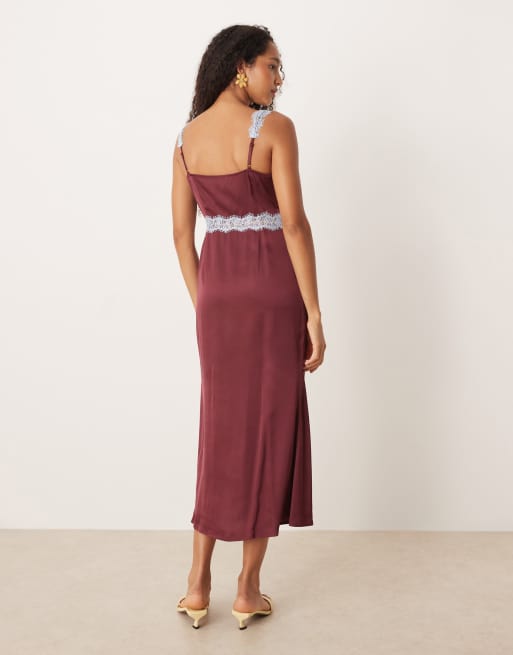Never Fully Dressed – Mimi – Bordowa satynowa sukienka midaxi z kontrastowym koronkowym obszyciem , 4 z 4