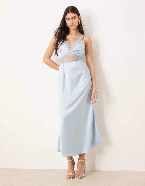 Never Fully Dressed – Mimi – Midaxi-Trägerkleid in Hellblau mit Cut-out und Spitzenborte - view 1