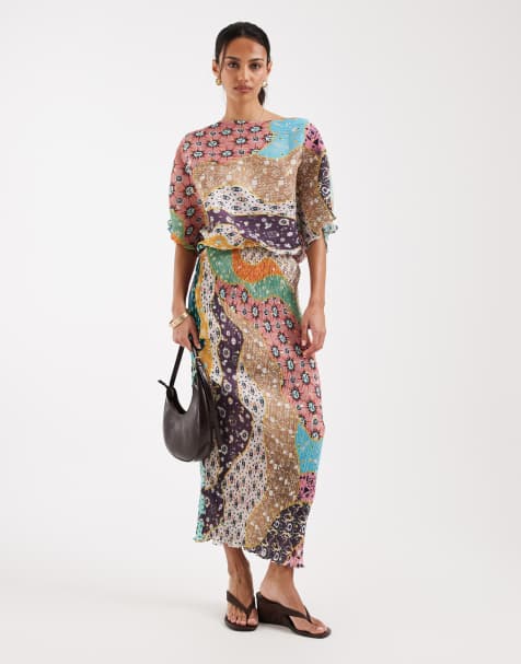 Never Fully Dressed - Offshoulder-maxikjole i plissé med pastelfarvet print - view 1