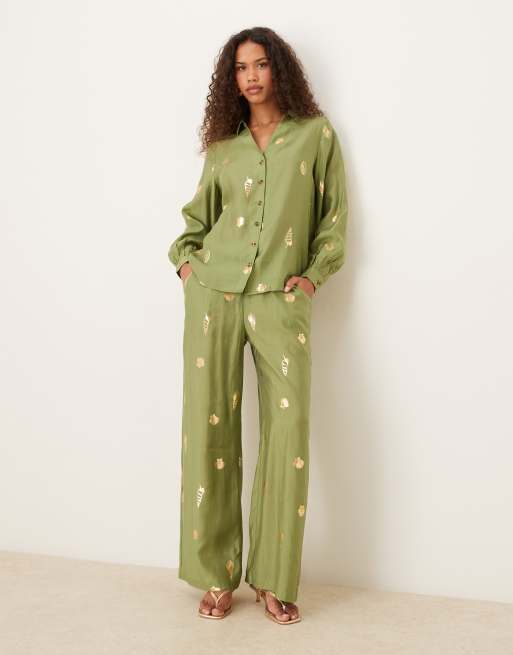 Never Fully Dressed - Overhemd met schelpjes van goudfolie in kaki, deel van co-ord set, 4 van 4