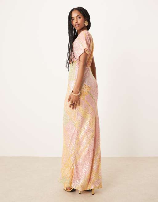 Never Fully Dressed – Pastelowa sukienka maxi w stylu boho z