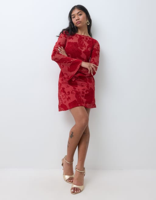 Never Fully Dressed Petite Aria vestito corto in mesh devoré con scollo a barchetta e maniche svasate, rosso, 2 di 5