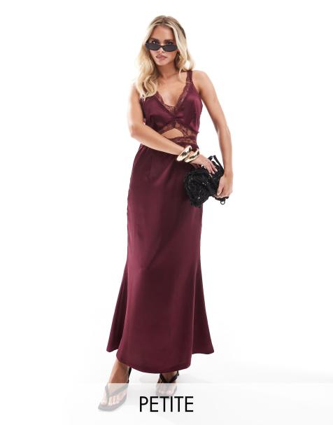 Never Fully Dressed Petite – Bordowa sukienka maxi na ramiączkach z koronką i wycięciem - view 1