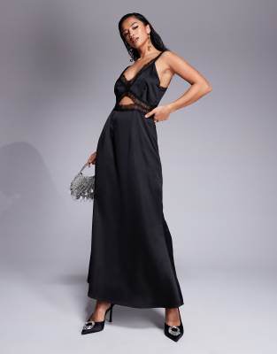 Never Fully Dressed Petite - Mimi - Maxi-Trägerkleid in Schwarz mit Spitzenborten-Zierausschnitt