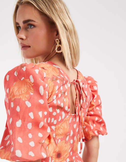 Never Fully Dressed Petite – Poppy – Minikleid in Koralle mit Puffärmeln, Blumen- und Punktemuster, 2 von 4