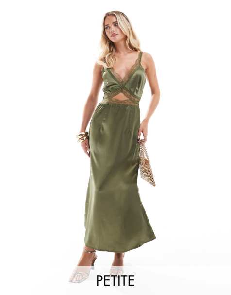Never Fully Dressed Petite - Robe nuisette longueur mollet avec découpe et bordures dentelle - Olive pastel - view 1