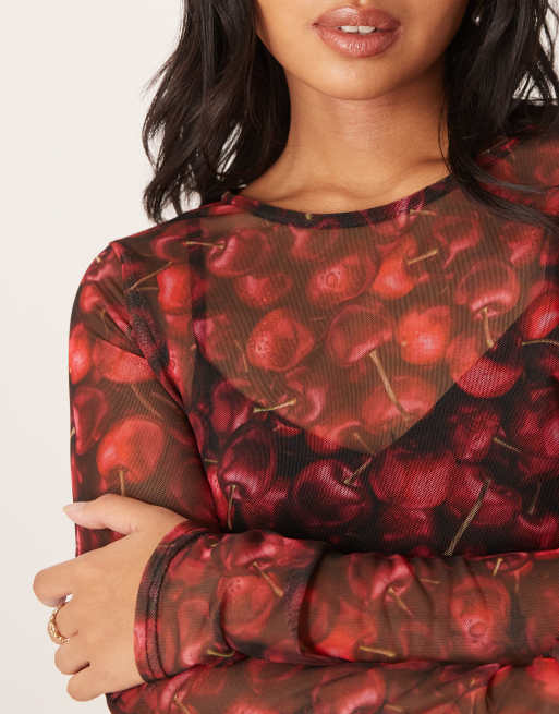 Never Fully Dressed Petite – Röd, körsbärsmönstrad maxiklänning i mesh, 3 av 4