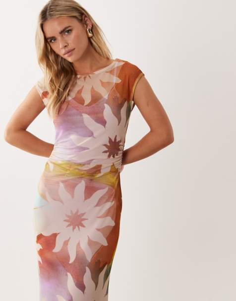 Never Fully Dressed Petite – Siateczkowa sukienka maxi z prostym dekoltem w pastelowy wzór - view 1