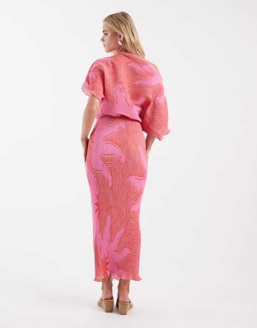 Never Fully Dressed Petite – Tilly – Plissiertes Maxikleid in Rosa mit Sonnen-Print und schulterfreiem Design, 3 von 4