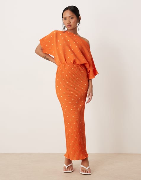 Never Fully Dressed Petite – Tilly – Pomarańczowa plisowana sukienka maxi z metalicznym wzorem - view 1