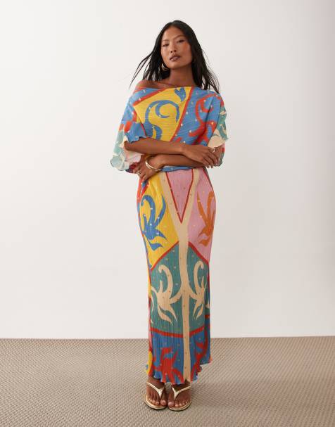 Never Fully Dressed Petite – Tilly – Schulterfreies, plissiertes Maxikleid mit Kaleidoskop-Print - view 1