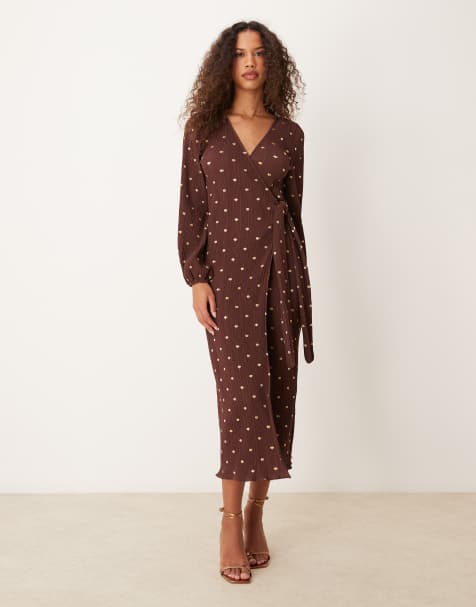 Never Fully Dressed – Plissiertes Midaxi-Kleid in Schokobraun mit goldenem Tupfenmuster - view 1