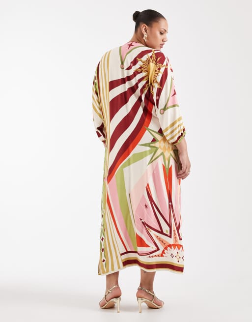 Never Fully Dressed Plus - Cirque Toria - Flerfarvet midaxi-kjole med flagermusærmer og gennemgående print, 4 af 4