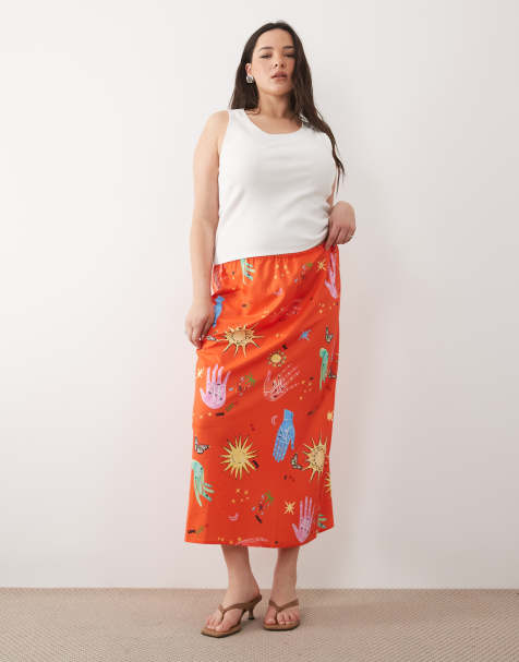Never Fully Dressed Plus – Dorris – Czerwona satynowa spódnica maxi w astrologiczny wzór - view 1