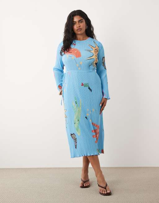 Never Fully Dressed Plus - Gaia - Vestito midi plissé a maniche lunghe con stampa blu celestiale, 2 di 4