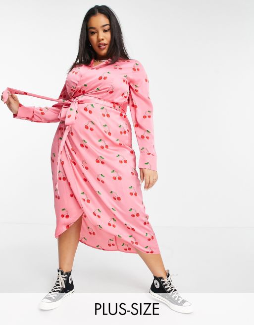 Never Fully Dressed Plus - Midi jurk met overslag en kersenprint in roze