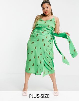 Never Fully Dressed Plus – Midi-Wickelrock aus Satin in Grün mit Leoparden-Ananas-Muster