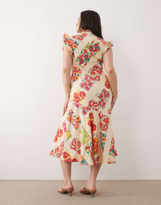 Never Fully Dressed Plus - Remi - Midikjole med flagrende ærmer og knapstolpe i pink frugtklistermærkeprint, 4 af 4