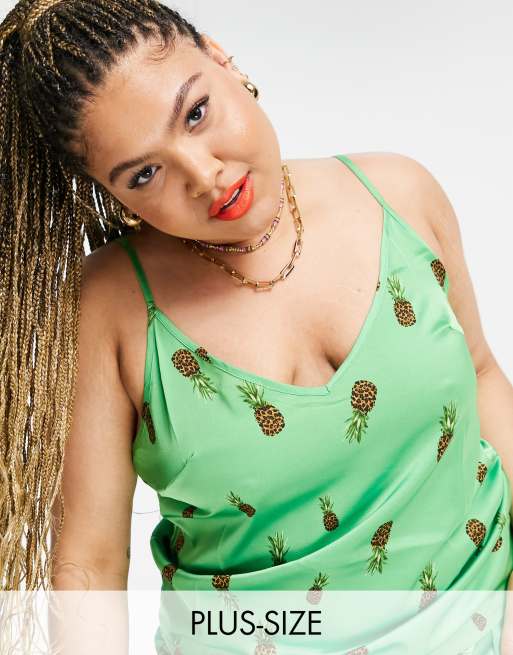 Never Fully Dressed Plus - Satijnen camitop in groen met print van ananassen met luipaardprint, deel van co-ord set