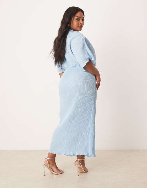 Never Fully Dressed Plus Tilly off shoulder plisse maxi dress in blue, 3 of 4