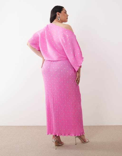 Never Fully Dressed Plus Tilly off shoulder plisse maxi dress in pink, 4 of 4