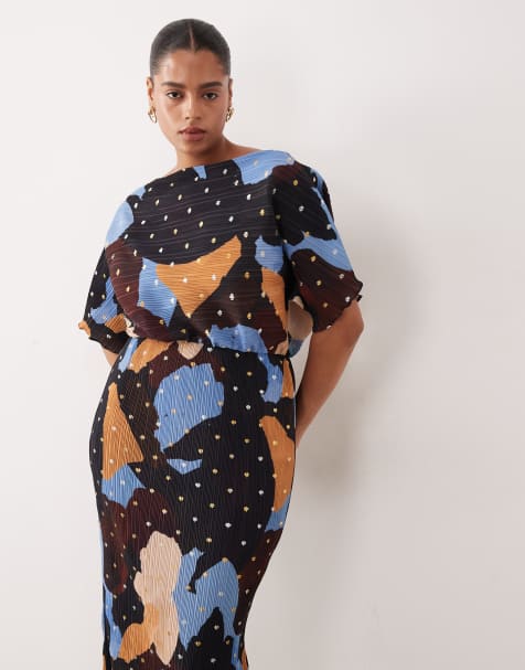 Never Fully Dressed Plus - Tilly - Vestito lungo plissé color cioccolato con spalla scoperta - view 1