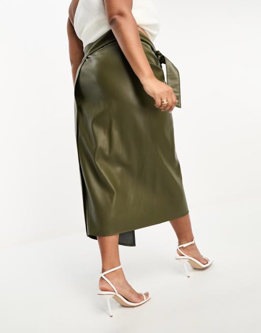 Never Fully Dressed Plus – Wickel-Midirock in Khaki aus PU, 2 von 4