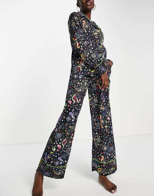 Never Fully Dressed - Pyjama en satin à imprimé western coloré
