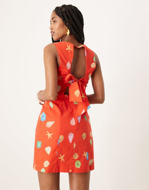 Never Fully Dressed - Rød shift-kjole i minilængde med muslingeprint i regnbuefarver, 2 af 4