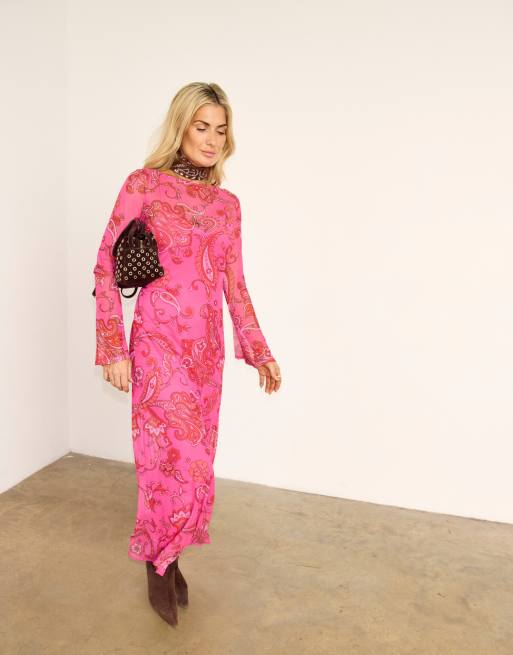 Never Fully Dressed - Rosa maxikjole i mesh med bred halsudskæring og ærmer med svaj samt paisley-mønster, 3 af 4