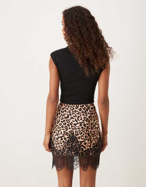 Never Fully Dressed – Satin-Minirock mit Spitzensaum und Leopardenmuster, 4 von 5
