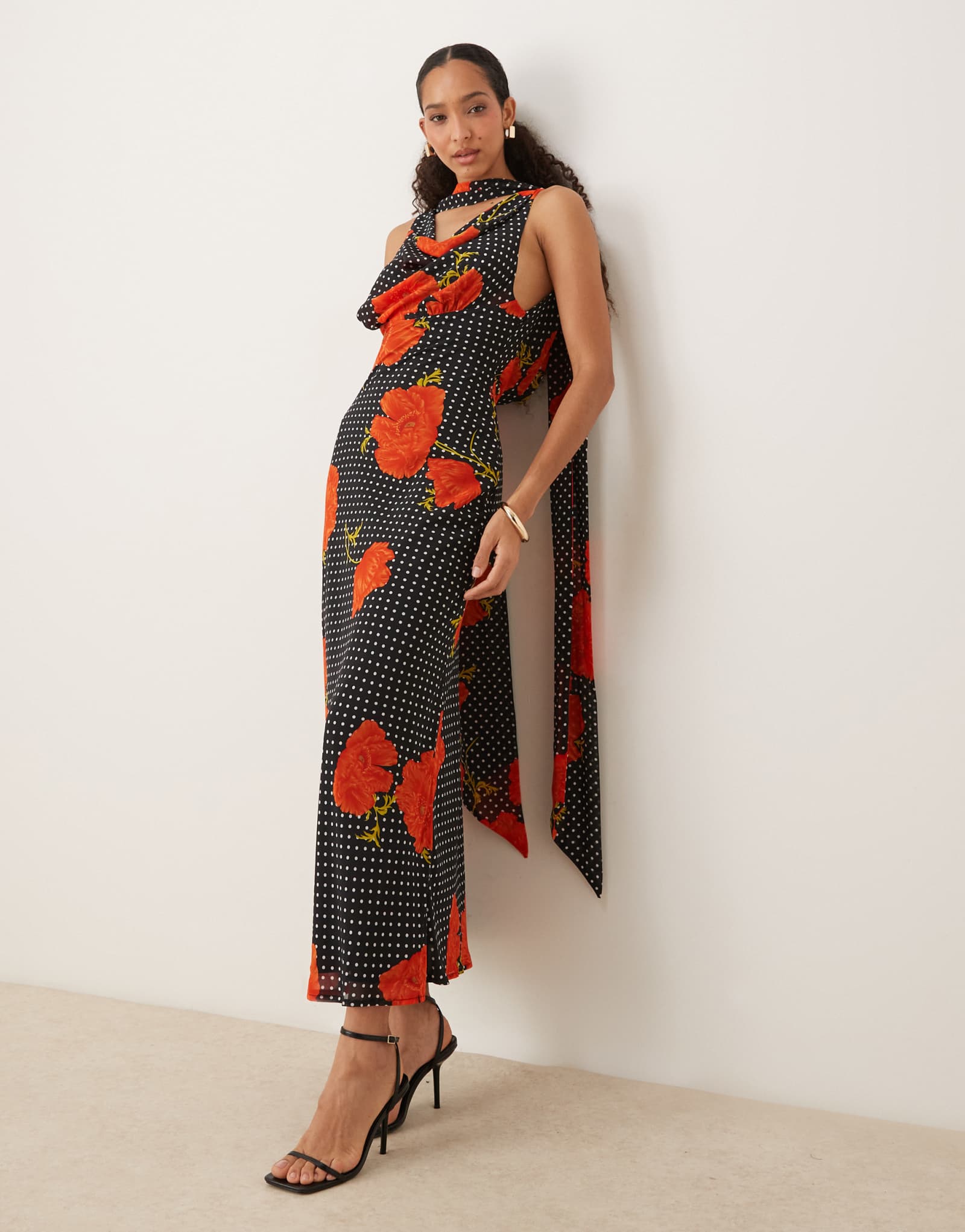 Никогда не одевавшееся полностью миди-платье Sophie с принтом мака