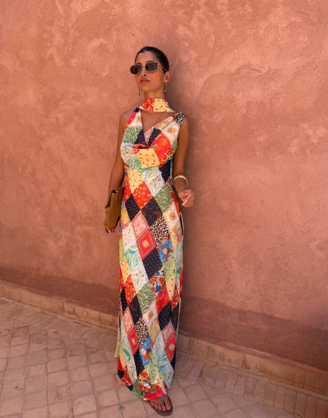 Never Fully Dressed - Sophie - Robe longue en mousseline à imprimé patchwork avec col bénitier et détail foulard - view 1
