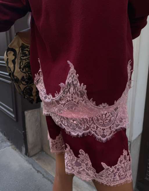 Never Fully Dressed stickad tröja med långa ärmar och spetsdetalj i fållen i burgundy, 3 av 3