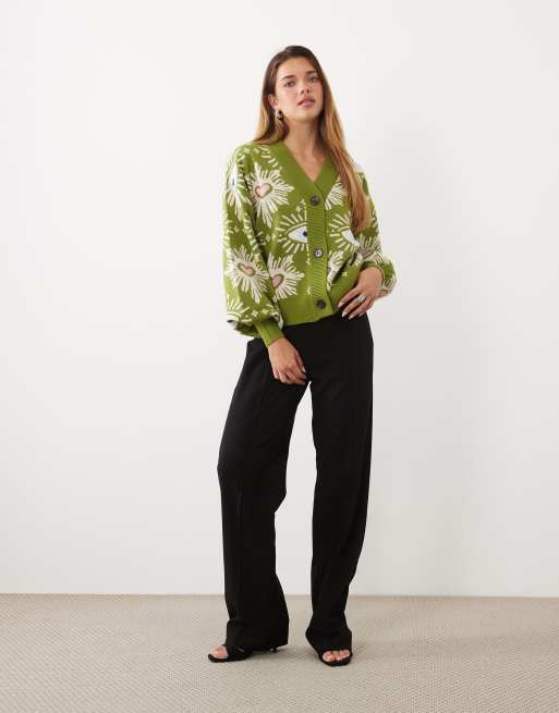 Never Fully Dressed strikket cardigan med v-hals og hjerte-diamantdetalje i grønt hjerteprint, 4 af 4