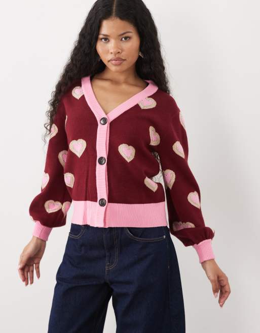 Never Fully Dressed - Bordeauxrødt sæt med cardigan og maxinederdel med hjerteprint, 2 af 3
