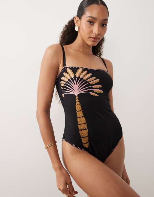 Never Fully Dressed – Svart, palmmönstrad baddräkt med bandeau-ringning och utsmyckning, 3 av 4