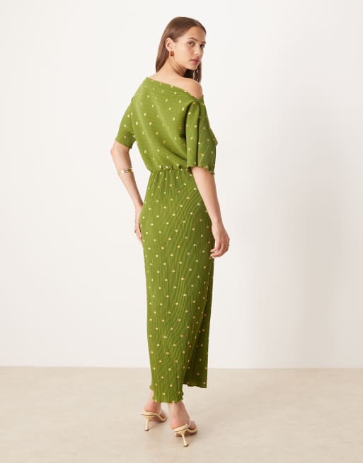 Never Fully Dressed Tilly off shoulder plisse maxi dress in olive, 4 of 4
