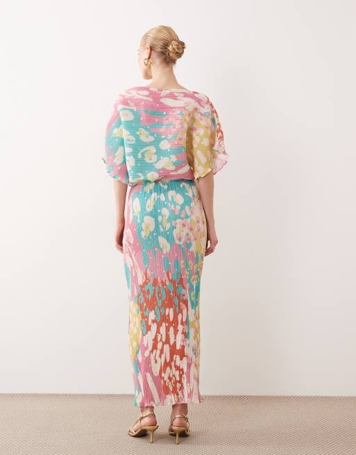 Never Fully Dressed - Tilly - Plissé maxi jurk met blote schouder en metallic stippen in regenboog, 4 van 4