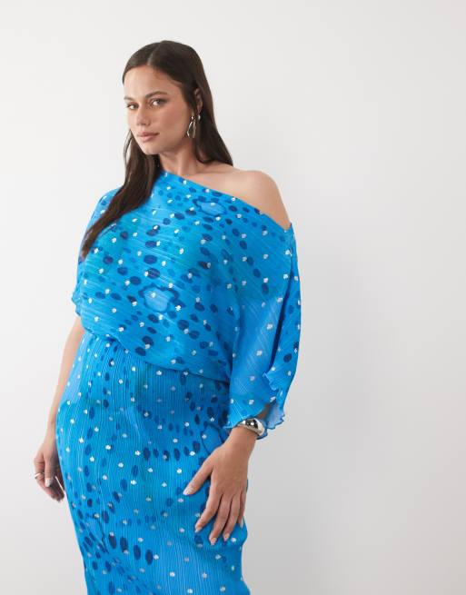 Never Fully Dressed - Tilly - Plissé maxi jurk met blote schouder en schelpenprint in blauw, 2 van 4