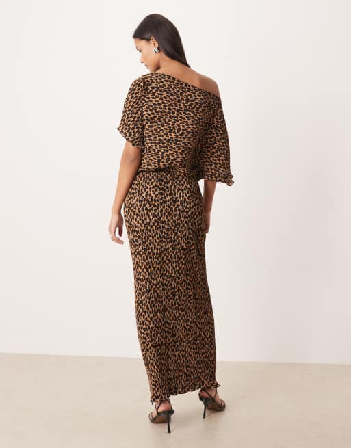 Never Fully Dressed - Tilly - Plissé maxi jurk met blote schouder in luipaardprint, 4 van 4