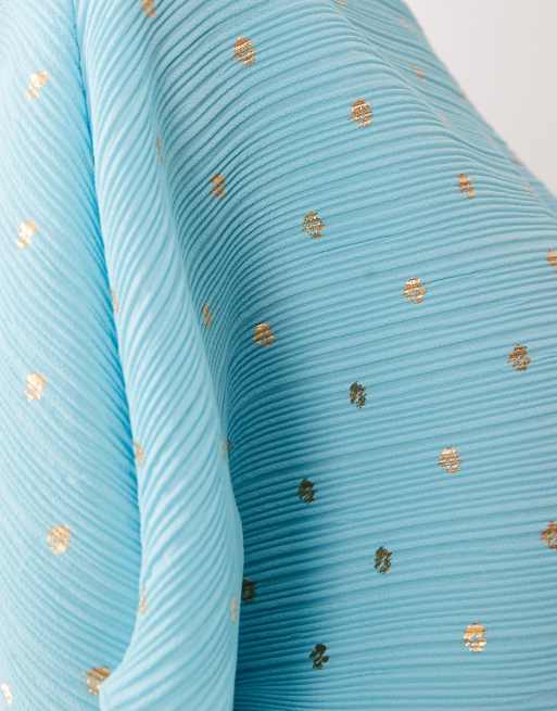 Never Fully Dressed - Tilly - Plissé midaxi jurk met blote schouder en metallic stippen in turquoise, 2 van 4