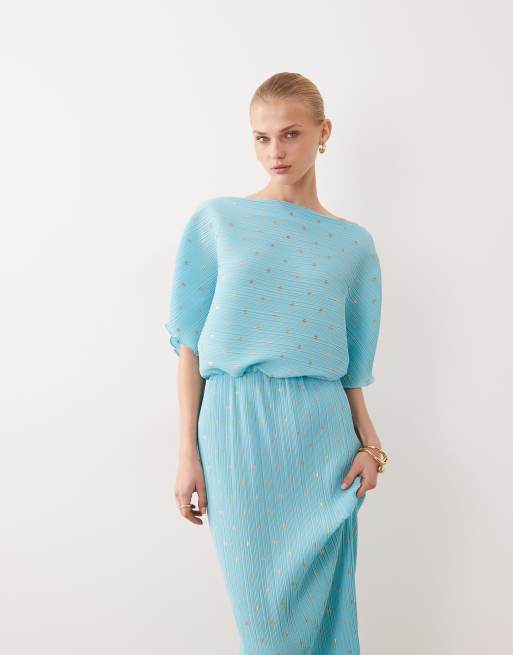 Never Fully Dressed - Tilly - Plissé midaxi jurk met blote schouder en metallic stippen in turquoise, 4 van 4
