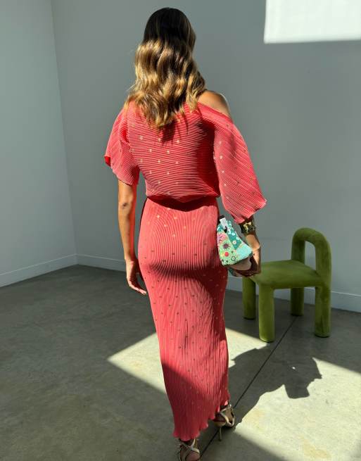 Never Fully Dressed - Tilly - Robe plissée longue à épaules dénudées avec motif à pois métallisé - Corail, 3 de 3