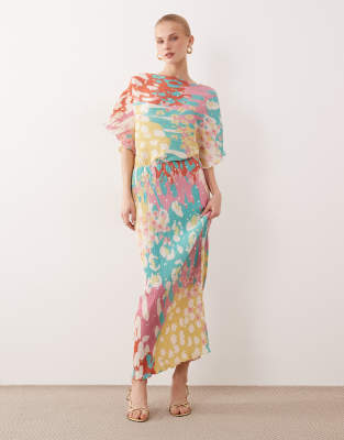 Never Fully Dressed - Tilly - Schulterfreies, plissiertes Maxikleid in Regenbogenfarben mit Polka Dots-Rosa