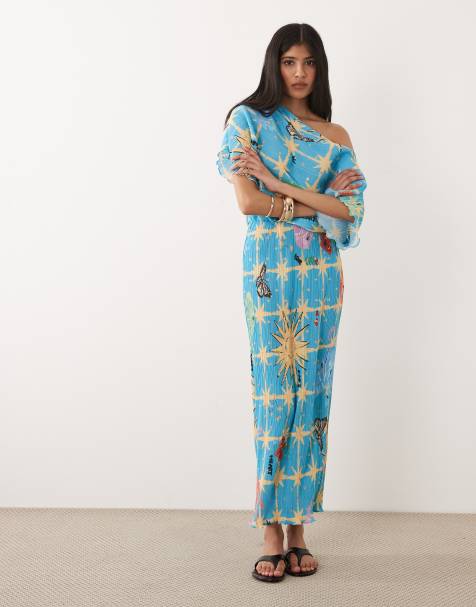 Never Fully Dressed - Tilly - Vestito lungo plissé con spalle scoperte blu con stampa astri - view 1