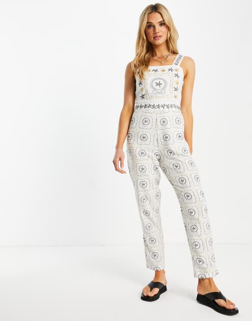 Never Fully Dressed – Vit sjöstjärnemönstrad jumpsuit med brodyr