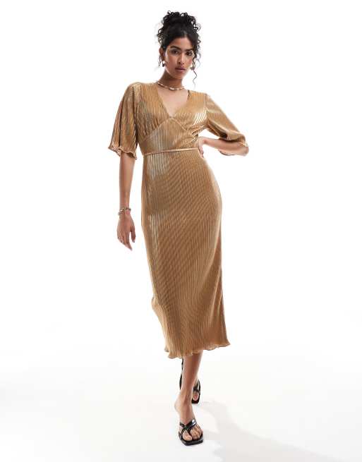 Never Fully Dressed Wadenlanges Plissee Kleid in Gold mit Flatterarmeln