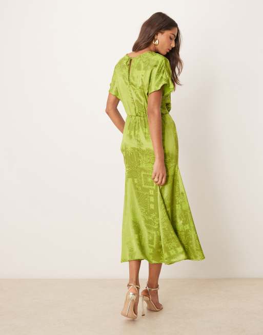Never Fully Dressed – Zielona satynowa sukienka midaxi z wytłoczonym wzorem, 3 z 4