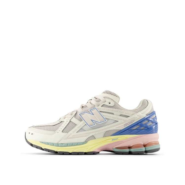 New Balance – 1906 – Kremowe buty sportowe z pastelowymi detalami